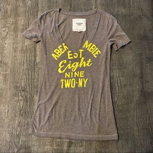 Like New, Abercrombie & Fitch V-neck Graphic T